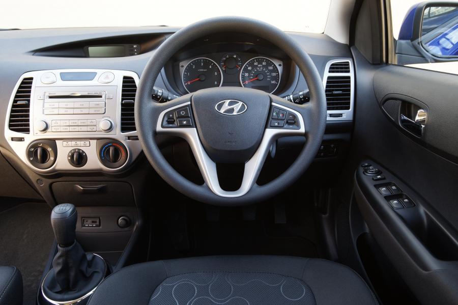  Hyundai i20 BlueDrive 2012 года  (UK) (фото 8 из 30)